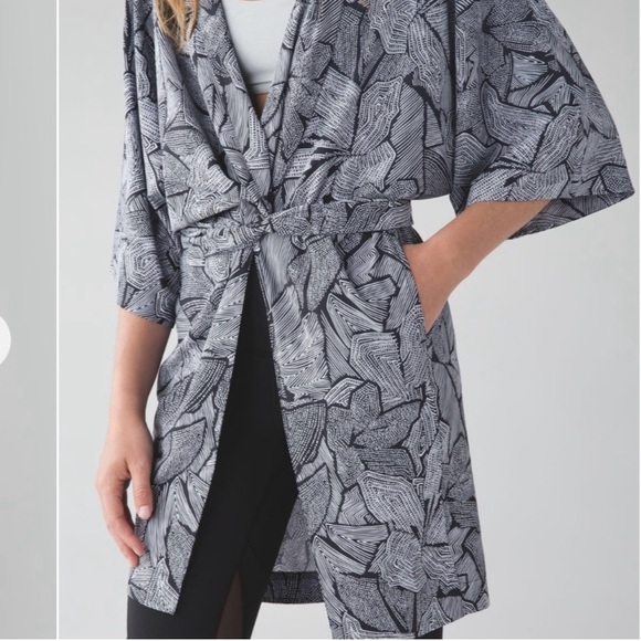 LULULEMON WANDERLUST KIMONO SIZE 6 - Picture 4 of 8